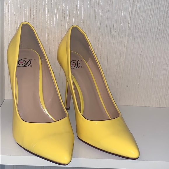 Shoes - Yellow Pumps